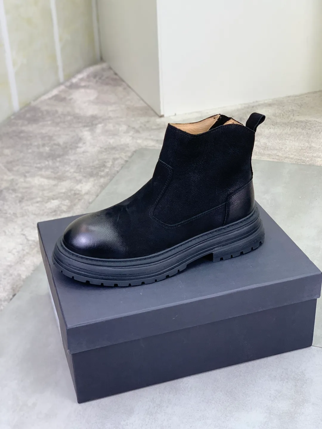 Men's men's shoes 💰P660 New arrival 🆕🆕🆕 IUGGI Men's British retro Martin boots Winter new men's outdoor hiking boots First layer of cowhide on the outside and wool on the inside Comfortable and warm Rubber sole sole Non-slip and firm Trendy and fashionable Casual and versatile Size: 38-44 (45 customized) Color: three colors